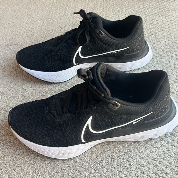 Nike Men’s 10.5 React Infinity Flyknit Running Shoes - Picture 3 of 6